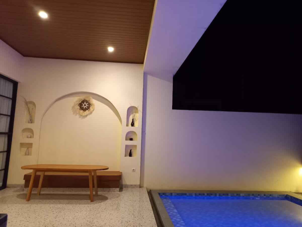Azalea Room By The Anp Villas Cikundul Habitación foto
